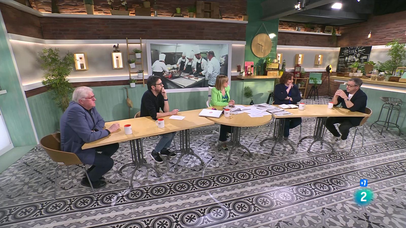 Joan Roca presenta al 'Cafè d'idees' el llibre 'Cuinar el Mediterrani'. Parlem d'al·lèrgies amb la doctora Jordina Belmonte. I del temporal de Setmana Santa