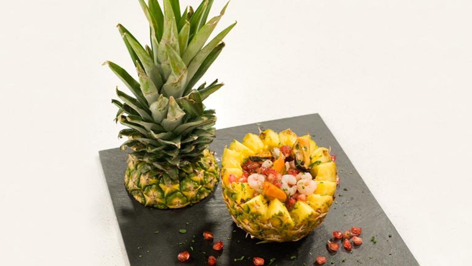 Blog de Sergio - Piña rellena de marisco y fruta