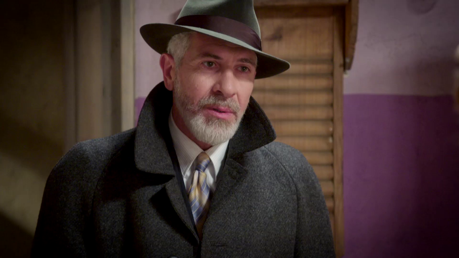 La Moderna: don Cecilio sorprende a Antonia | Ver