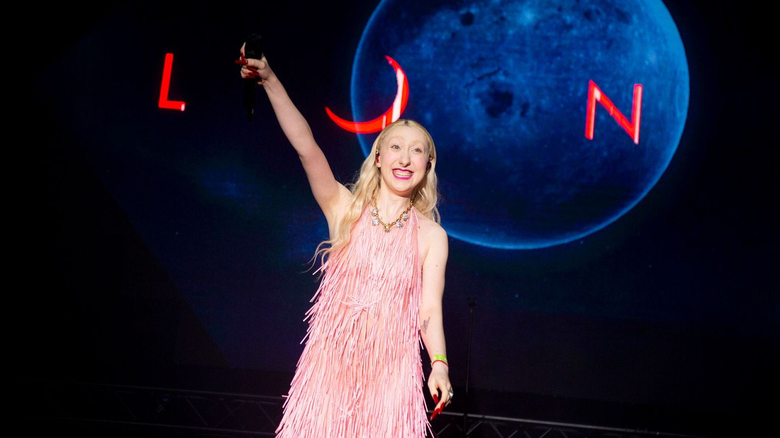 BCN Eurovision Party 2024: Luna (Polonia) canta "The Tower" | Ver