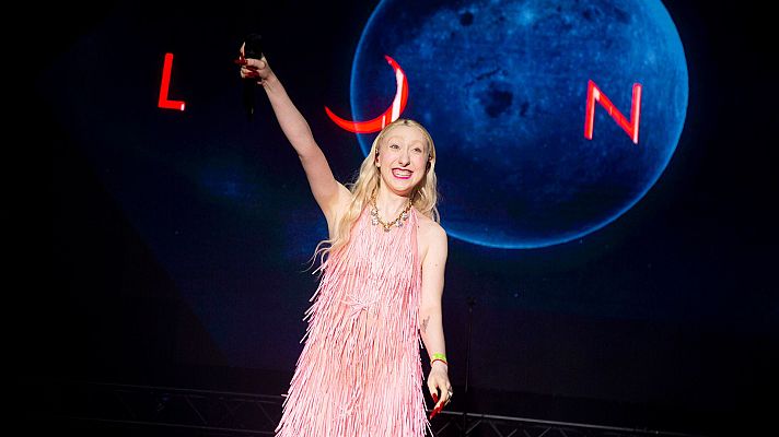 Eurovisión - Luna (Polonia) canta "The Tower"