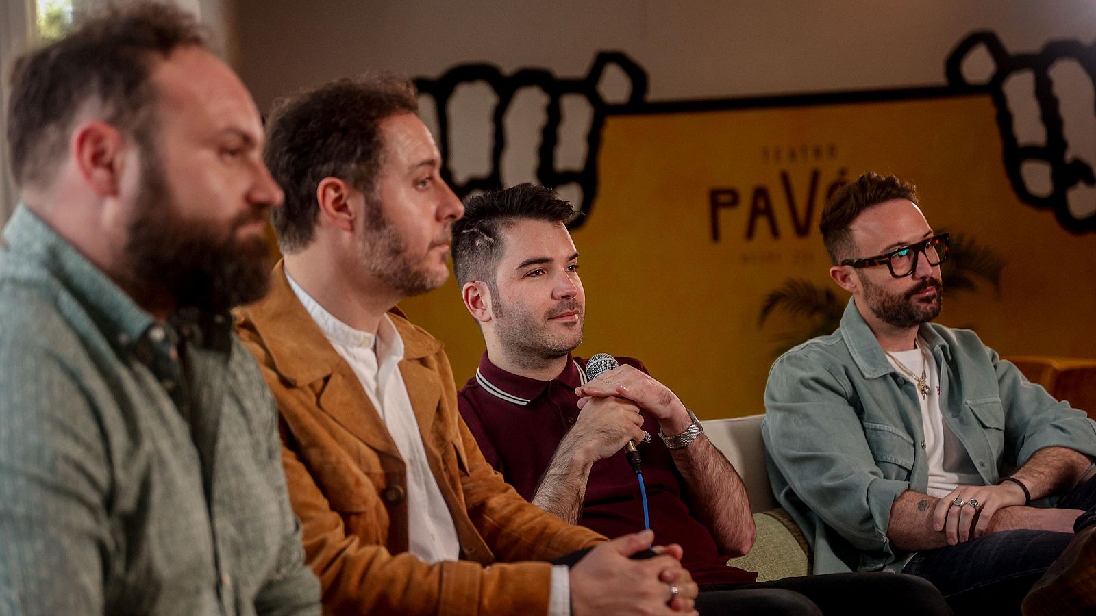 Supersubmarina reaparece públicamente con 'Algo que sirva como luz' | Ver