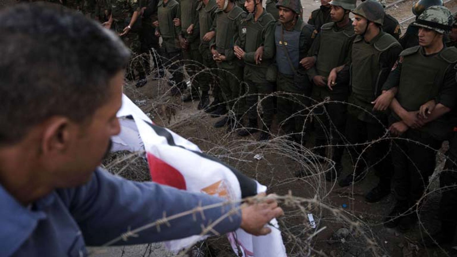 La oposición egipcia mantiene un pulso con Morsi | Ver