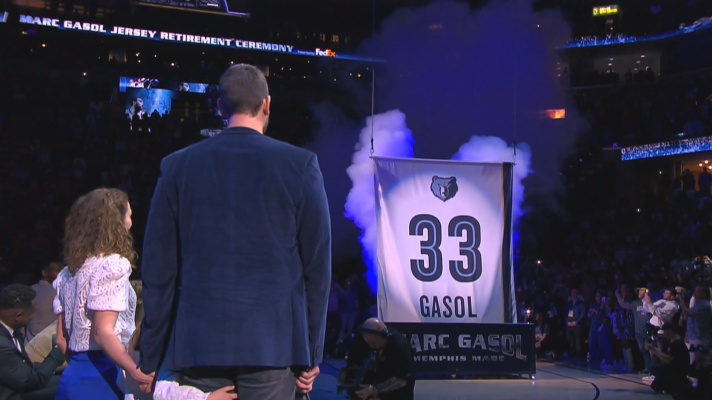 Baloncesto en RTVE - Marc Gasol ya es eterno en los Memphis Grizzlies: su dorsal 33 se convierte en historia de la NBA