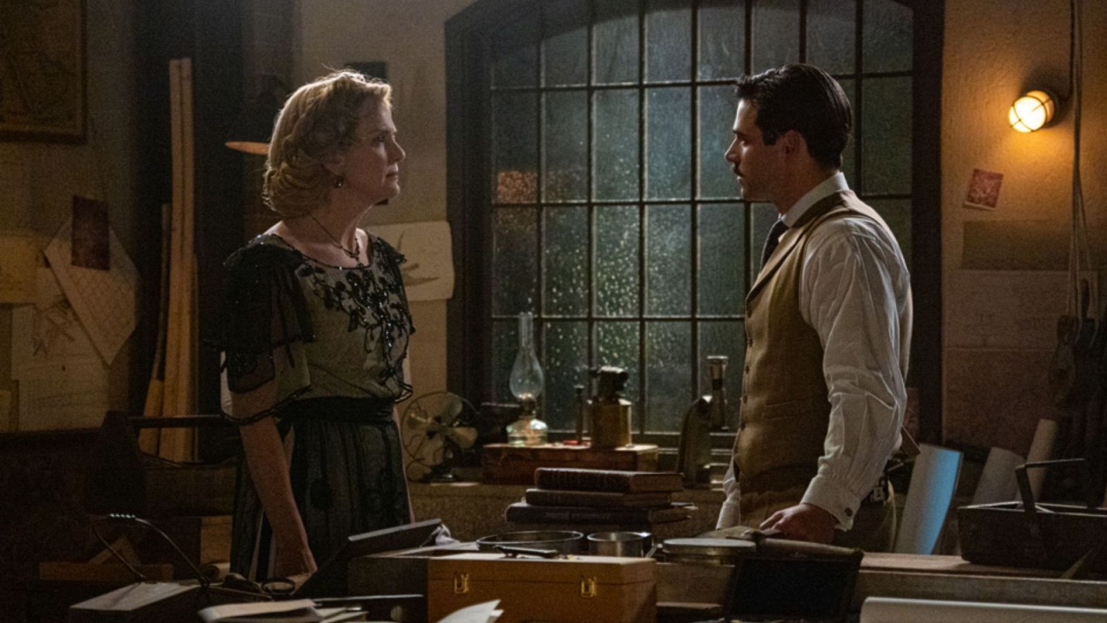 La Promesa: Cruz presiona a Manuel para descubrir a su amante - La promesa | Ver