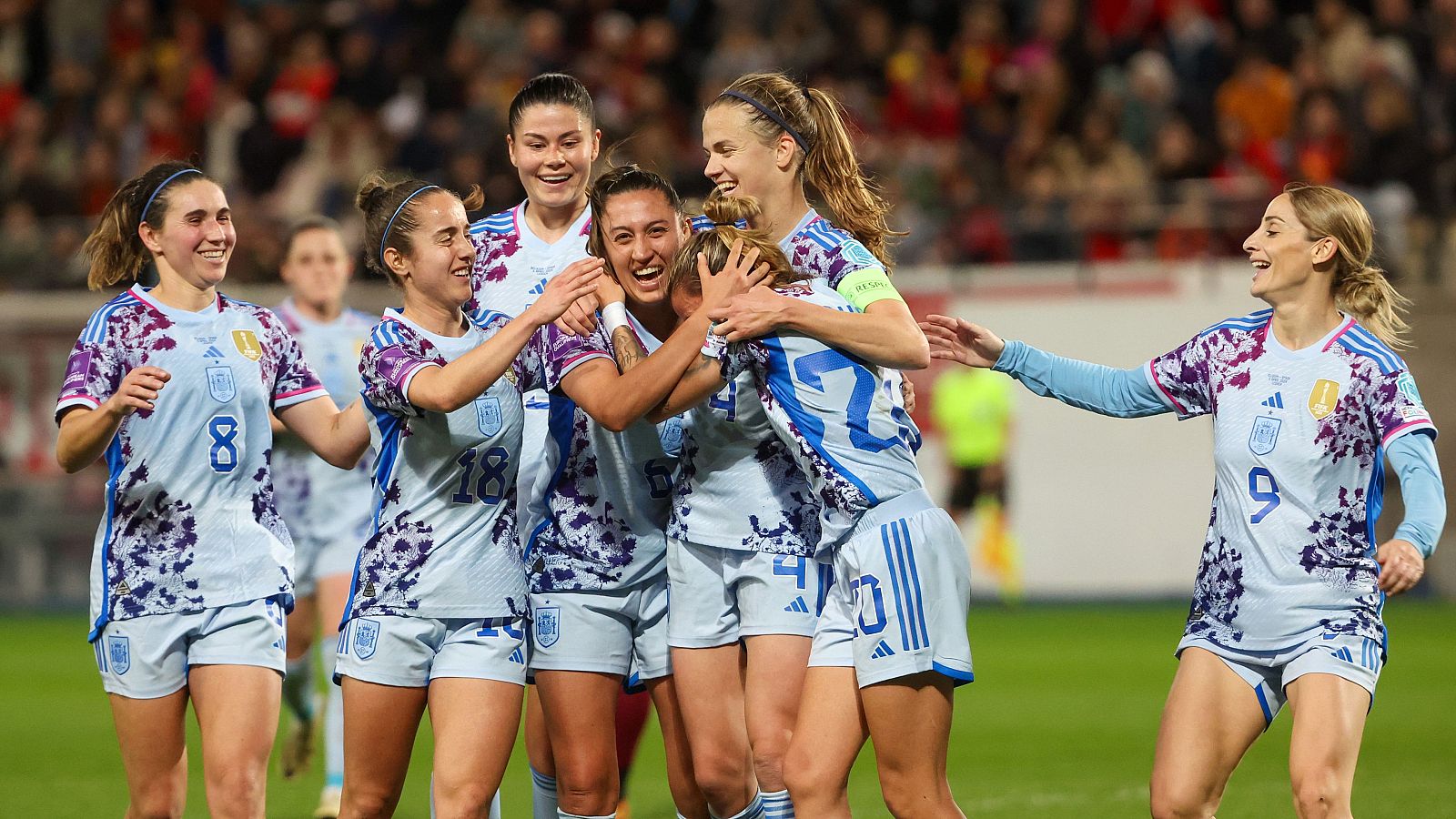 La selección española femenina de fútbol se enfrenta a República Checa en la fase de clasificación para la Eurocopa 2025. Este martes a las 18.40 h en La 1 y RTVE Play.