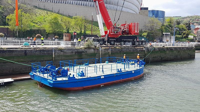 La gabarra, que sale el jueves para celebrar la Copa del Rey, ya está preparada sobre la ría