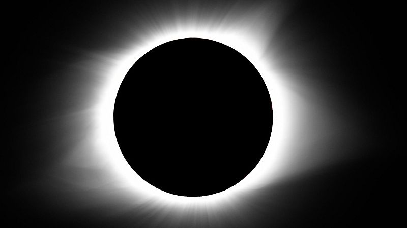 Máxima expectación por el eclipse total de sol - Telediario 1 | Ver
