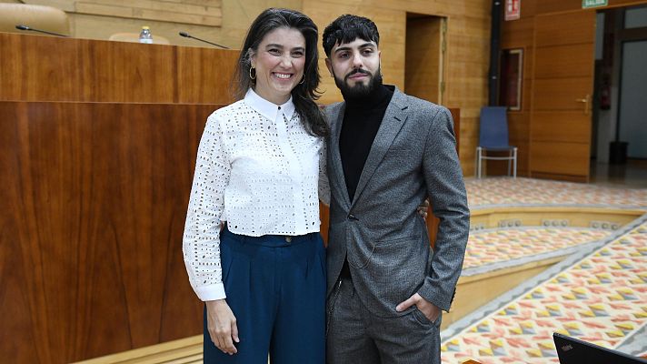 Telediario 1 - Ovación en la Asamblea de Madrid a Samuel Escudero, uno de los pocos representantes del pueblo gitano en la política española