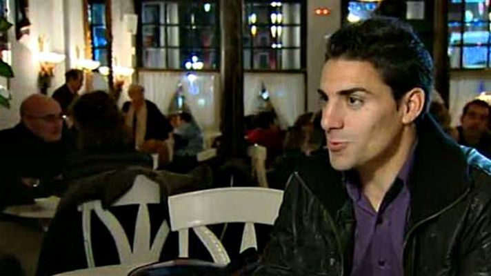 Telediario 1 - El goleador Óscar amenaza la portería de Casillas