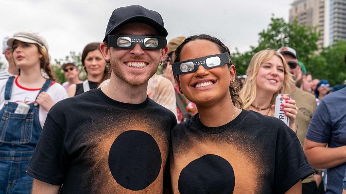 Telediario 1 - Euforia por la llegada del eclipse solar en Estados Unidos este lunes