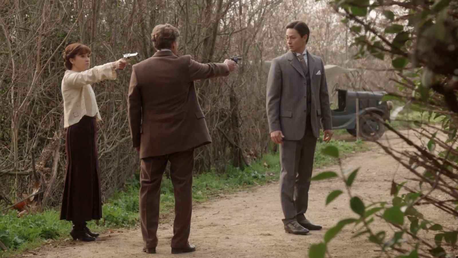 La Promesa: Catalina empuña un arma para salvar a Pelayo - La promesa | Ver