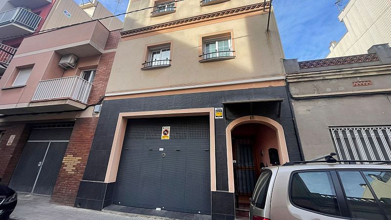 Un home se suïcida després de matar la dona i els fills al Prat de Llobregat - L'Informatiu | Veure