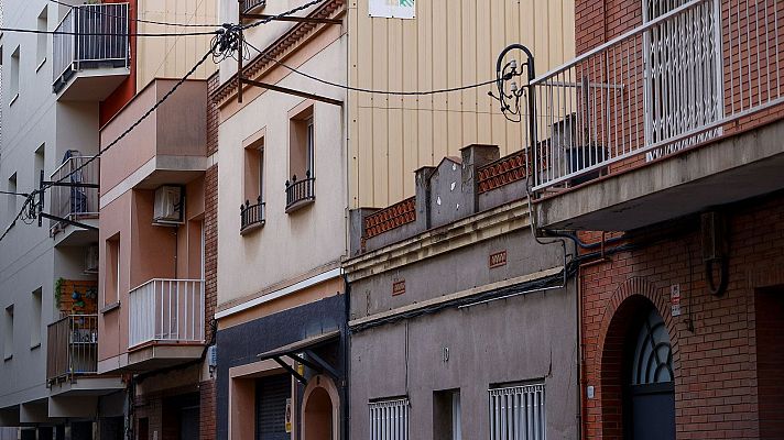Telediario 1 - Un hombre mata a su mujer y a sus dos hijos de 8 años en El Prat de Llobregat