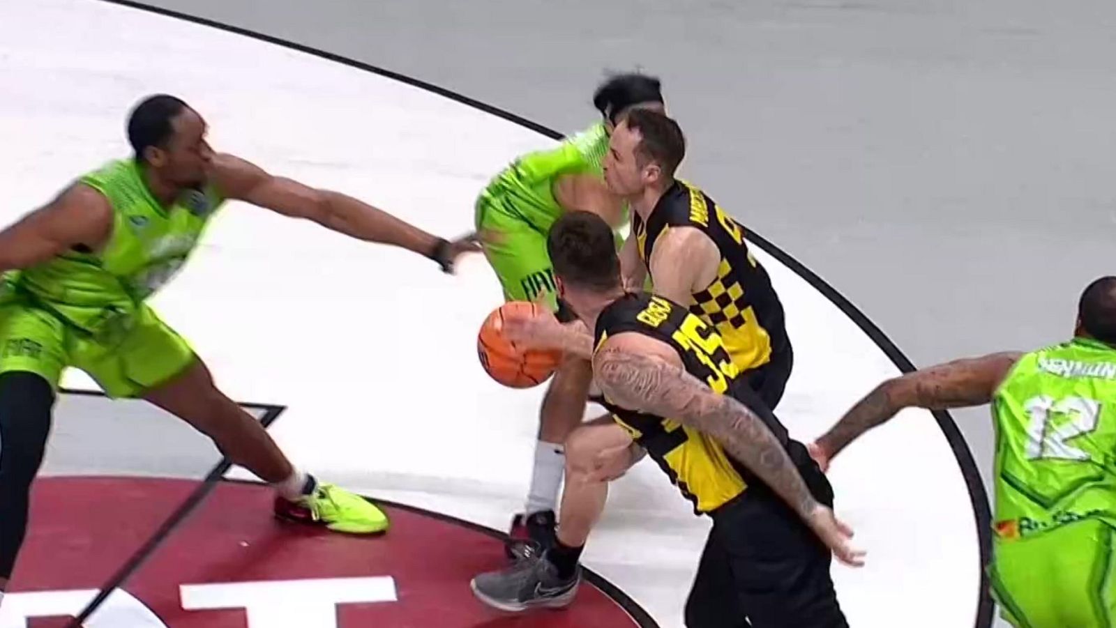 Baloncesto - Champions League. Cuartos de Final: Tofas Bursa - Lenovo Tenerife - ver ahora