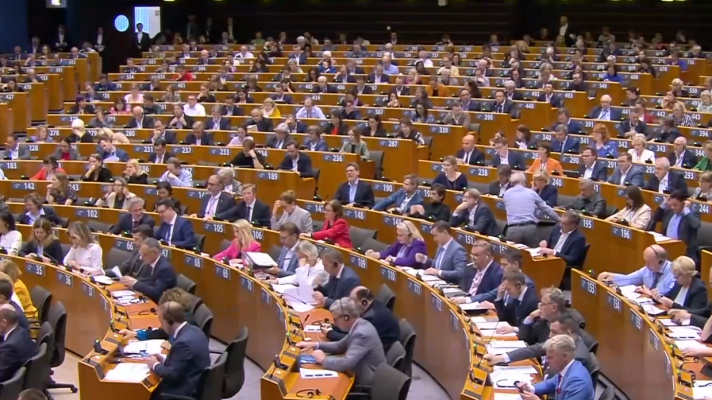 Telediario 2 - La Unión Europea aprueba el pacto migratorio que endurece las condiciones de acceso a las personas migrantes