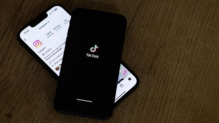 Telediario 1 - Los riesgos de los 'Teachtokers', profesores que exponen a los alumnos para ganar seguidores