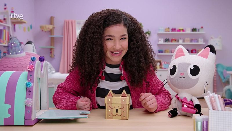 Charm bracelet treasure hunt - La casa de muñecas de Gabby en inglés | Watch