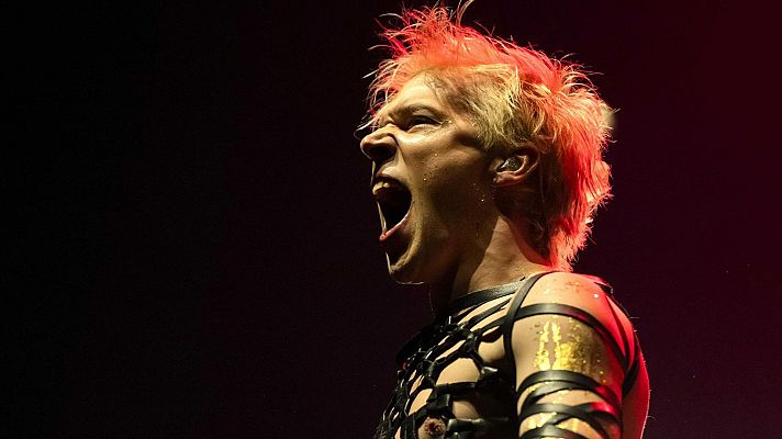 Eurovisión - Mustii (Bélgica) canta "Before The Party's Over"