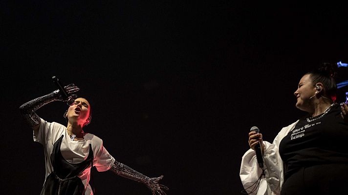 Eurovisión - alyona alyona & Jerry Heil (Ucrania) cantan "Teresa & Maria"