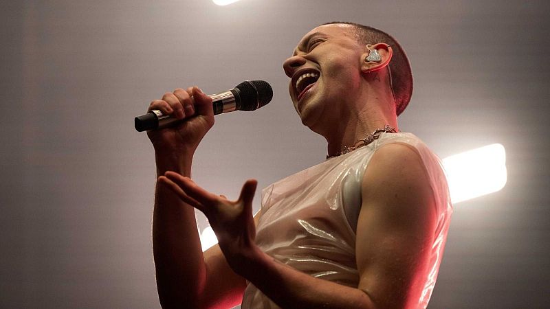 Eurovision in Concert 2024 | Olly Alexander (Reino Unido) canta "Dizzy"
