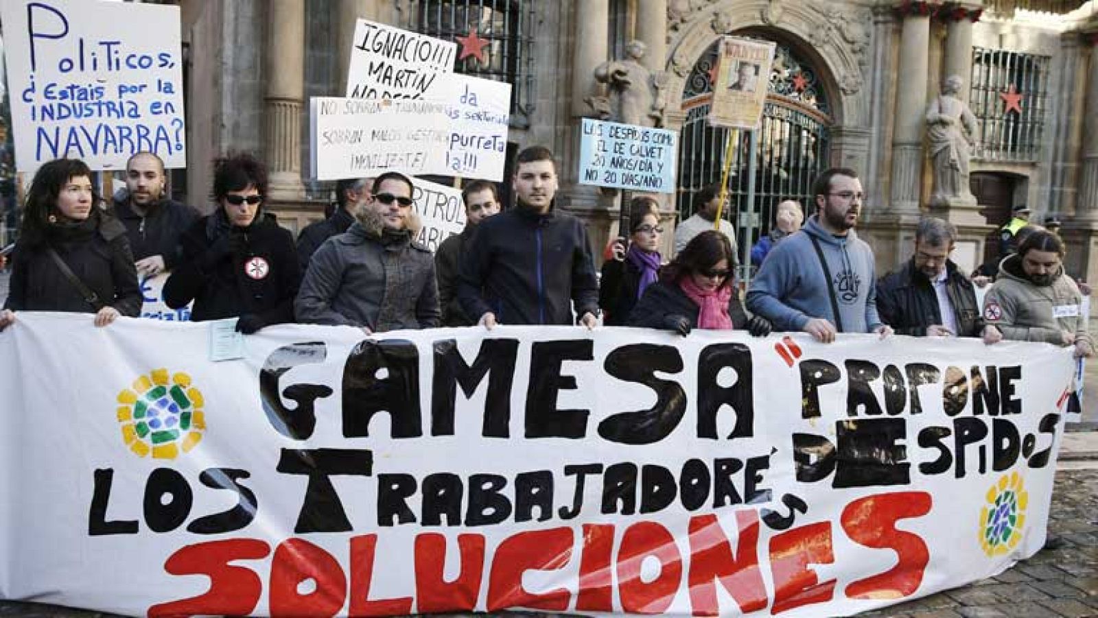Cientos de personas se manifiestan contra el ERE de Gamesa en Pamplona