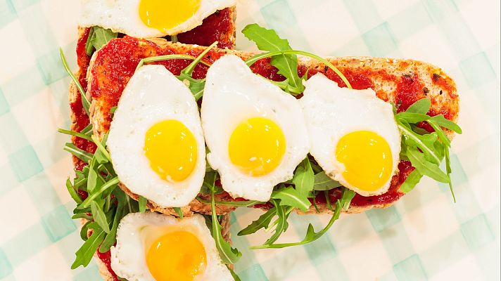Saber vivir - Tosta de pimiento rojo confitado con huevo