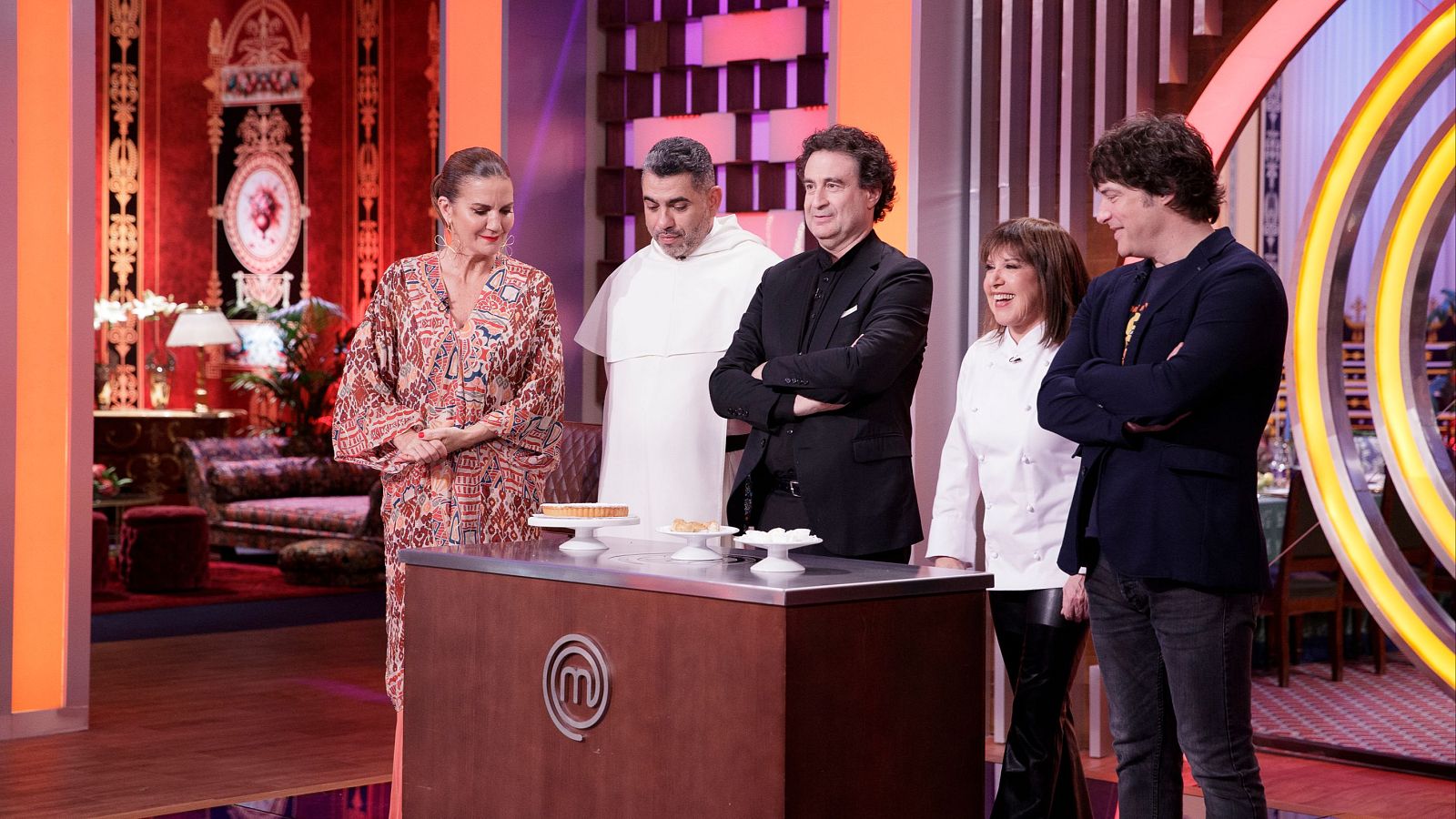 Loles León vuelve a MasterChef 12 junto a Fray Marcos - MasterChef | Ver