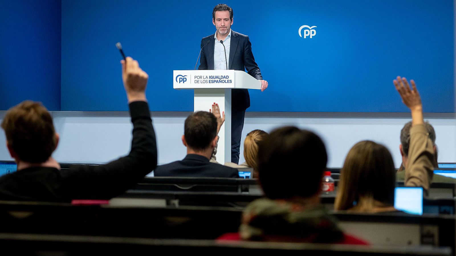 PP y Vox acusan a Sánchez de condenar tarde el ataque de Irán a Israel | Ver