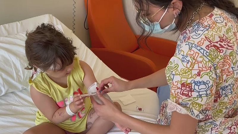 Cirurgia pionera per treure una agulla del cervell d'una nena - L'Informatiu | Veure