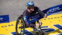 Marcel Hug, rcord en sillas de ruedas a pesar de estrellarse en una curva