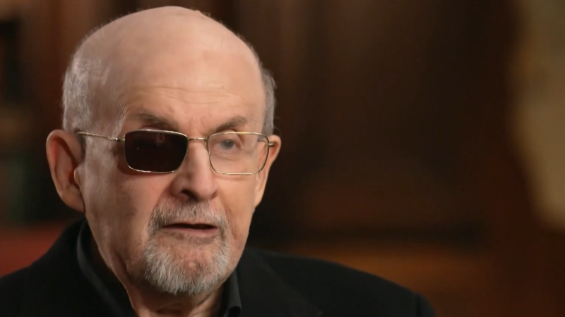 Salman Rushdie publica Cuchillo, las memorias donde relata el ataque que sufrió | Ver