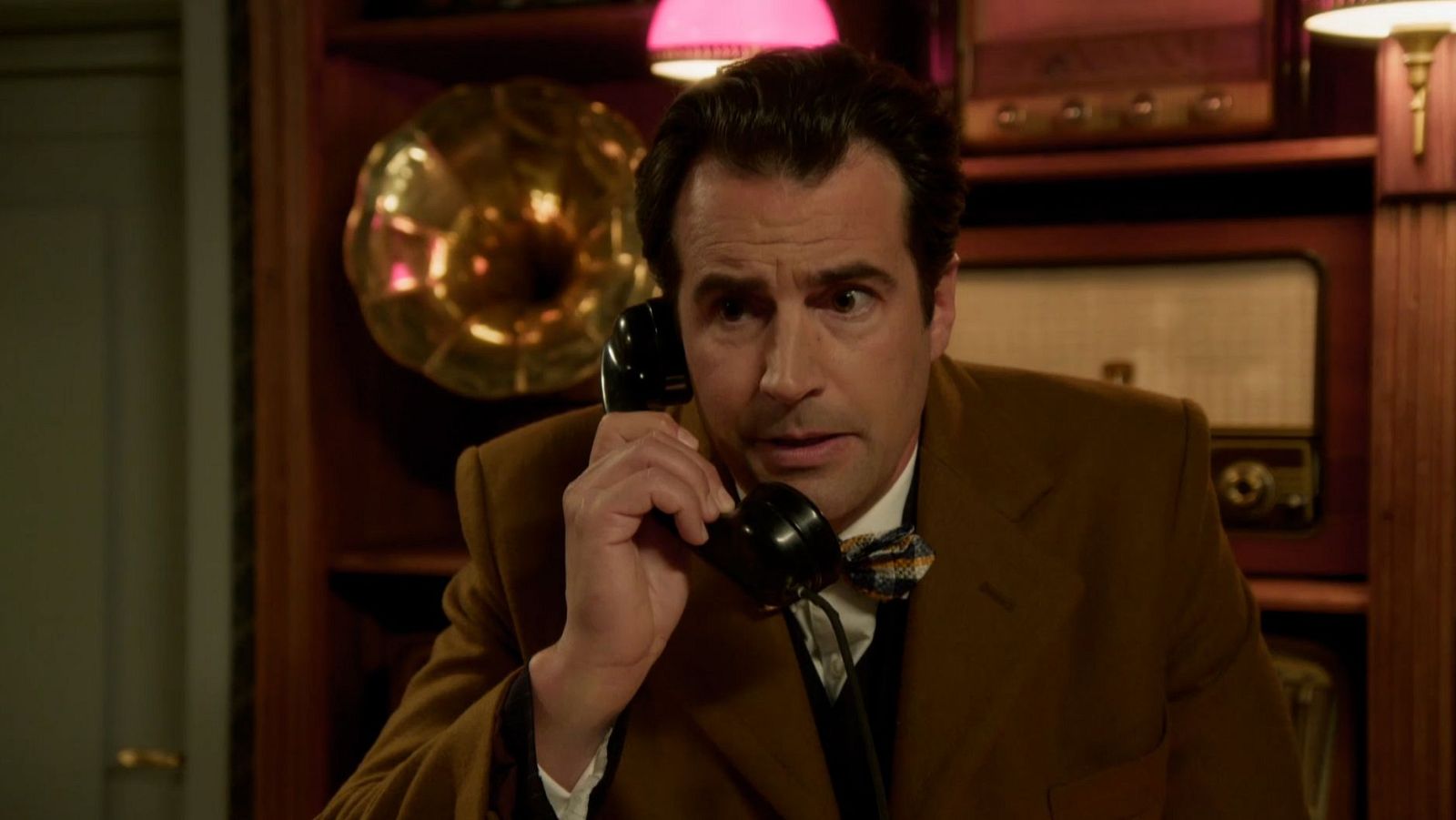 La Moderna: ¿Qué está escondiendo Mario? - Salón de té La Moderna | Ver