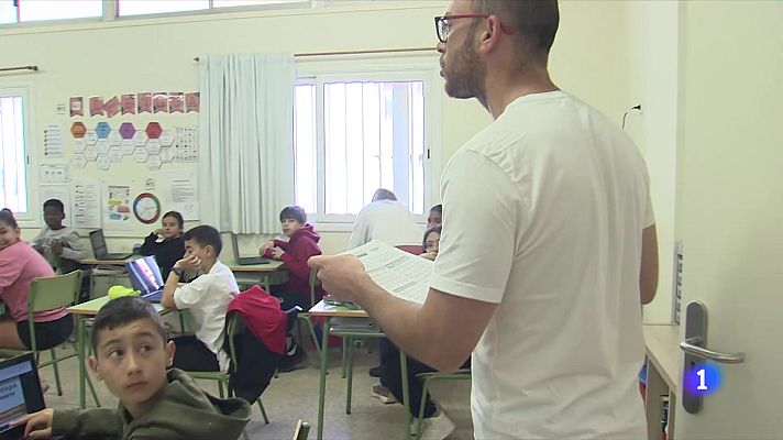L'Informatiu - Comencen les competències bàsiques per a 170.000 alumnes