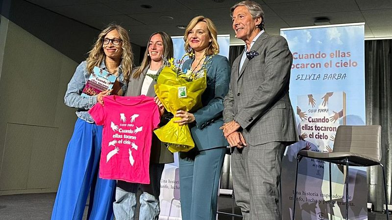 Pilar Alegría, a las campeonas del mundo del fútbol: "Os habéis convertido en un referente futbolístico y social"