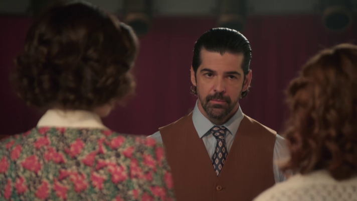 Salón de té La Moderna - César pone sobre aviso a sus empleados