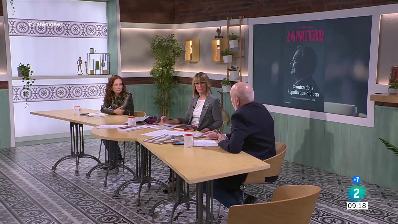 Conversem amb les editores Núria Tey i Rosa Rey, i la periodista Magda Gregori. Arturo Brachetti presenta 'Solo'. I conversem amb Salah Jamal sobre Palestina