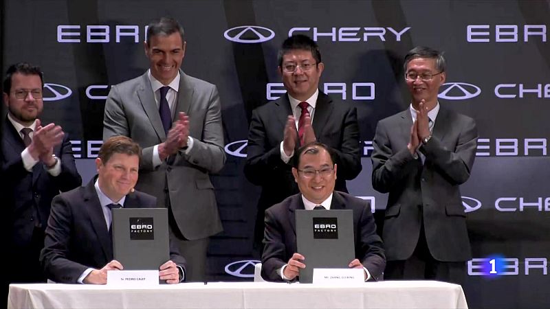 Ebro i Chery formalitzen l'acord per reactivar l'antiga planta de Nissan a la Zona Franca - L'Informatiu | Veure