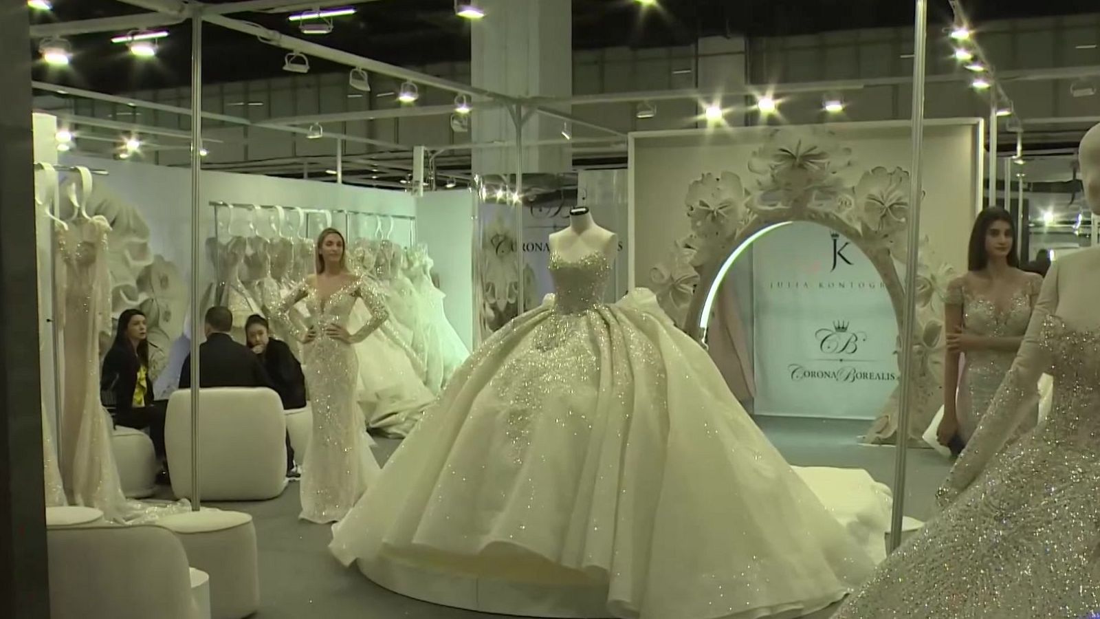Bridal Fashion Week, 60 anys d'història en una proposta innovadora - L'Informatiu | Veure