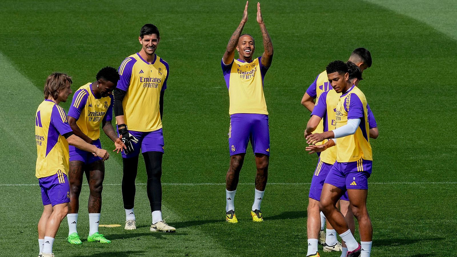 Ancelotti convoca a todos sus jugadores para el clásico | Ver