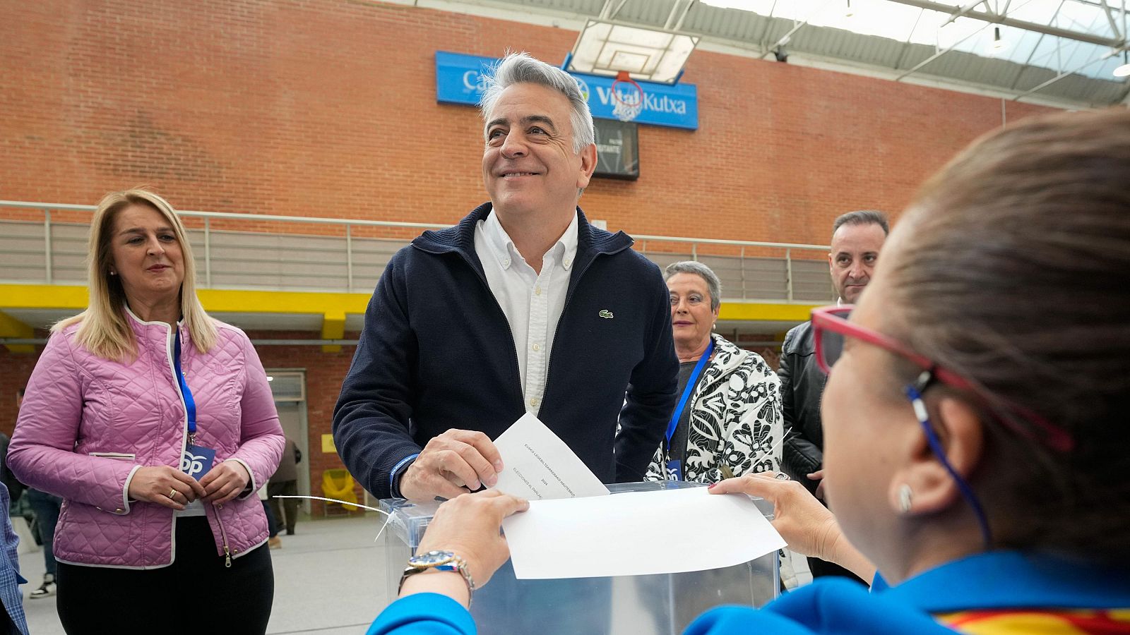 Elecciones vascas 2024:Javier de Andrés (PP) vota en Vitoria - Fin de semana 24h | Ver