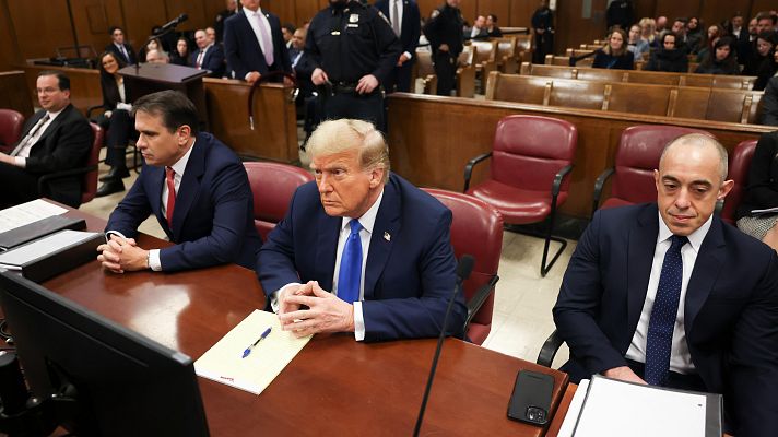 Telediario 2 - La defensa de Trump sostiene que influir en las elecciones no es delito, sino "democracia"