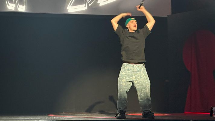 Eurovisión - Almácor canta 'Brillos platino'