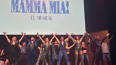 El elenco del musical 'Mamma M�a!' canta "Waterloo" en la despedida de Nebulossa