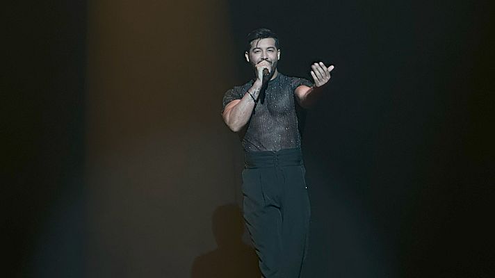 Eurovisión - Jorge González canta 'Caliente'