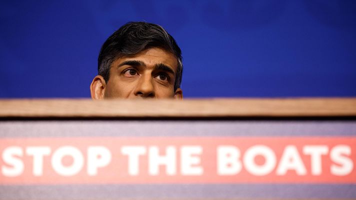 Telediario 2 - El Parlamento Británico da luz verde al proyecto de deportación de personas migrantes a Ruanda