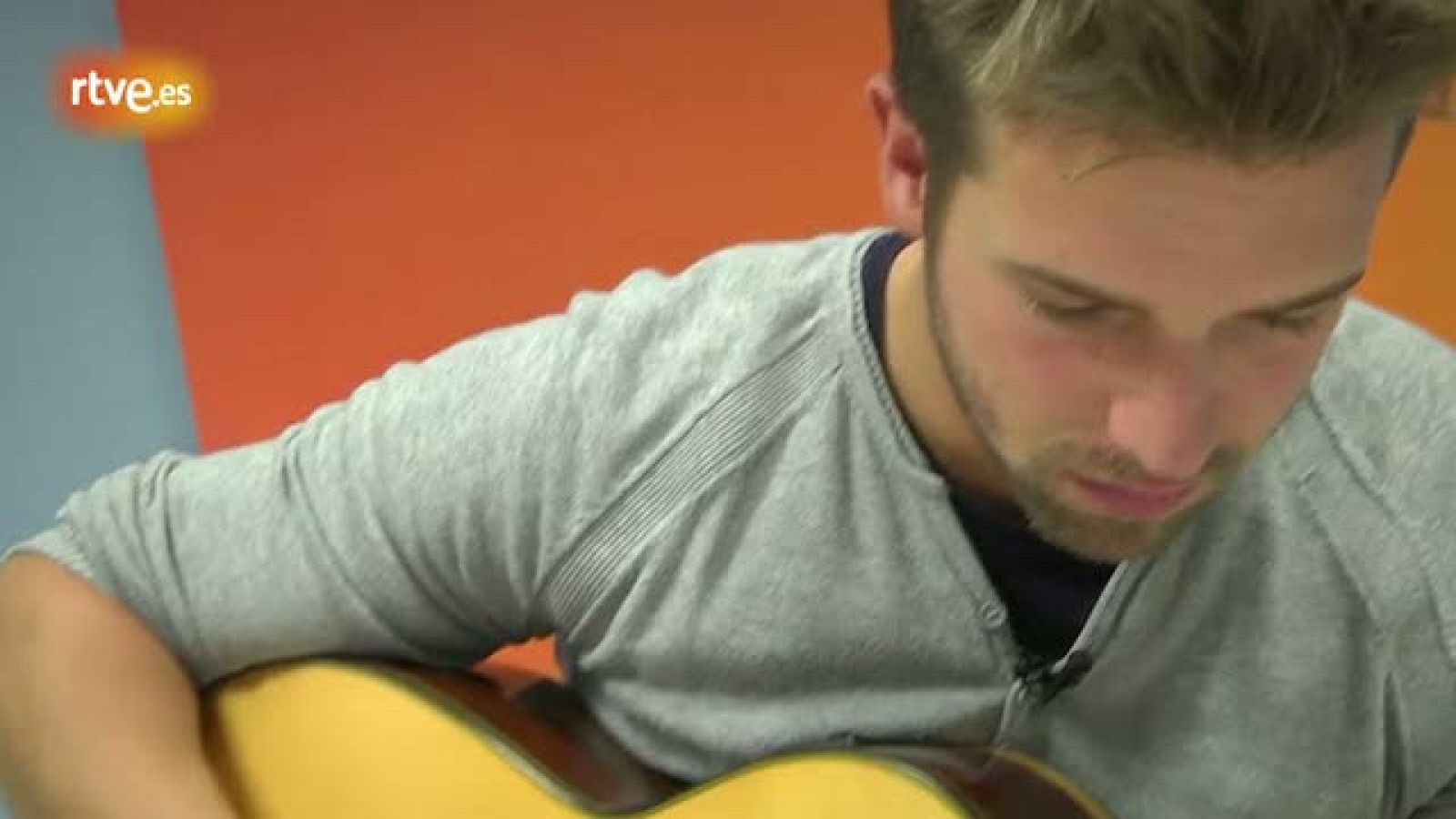Pablo Alborán ha cantado  'El beso' para los usuarios de RTVE.es | Ver