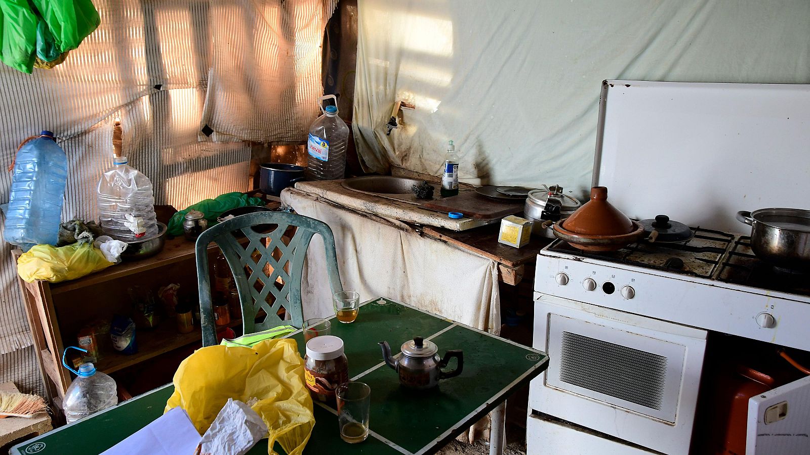 La mitad de los españoles ha recortado sus gastos en comida y energía - Informativo 24h | Ver