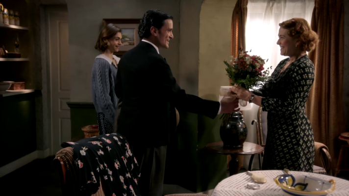 Salón de té La Moderna - Pietro y Antonia tienen su primera cita