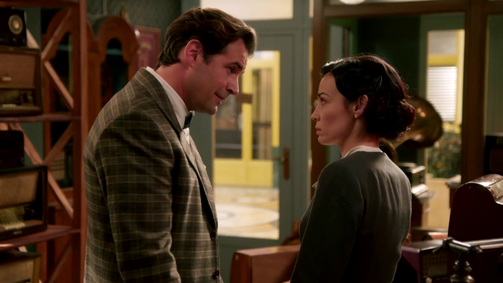 La Moderna: Mario besa a Teresa | Ver